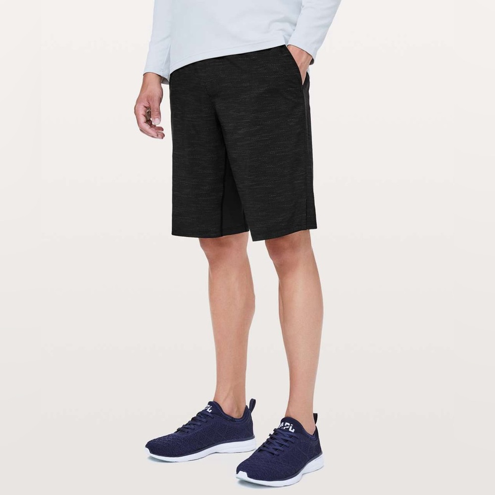 Lululemon (29) Men’s Lined Pace Breaker Shorts in Heathered Black